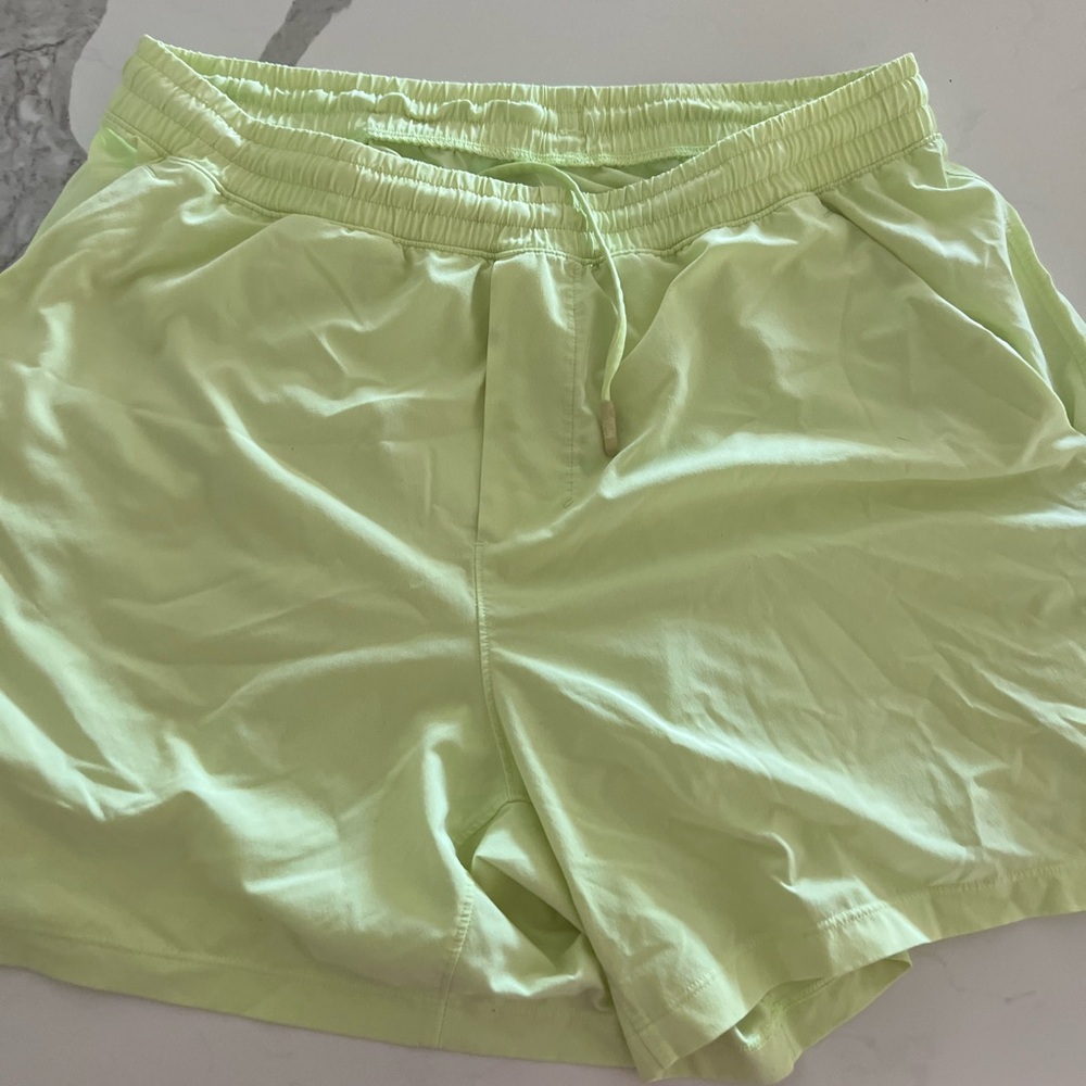 Lululemon Athletica Green Athletic Shorts Lightweight Relaxed men’s size medium